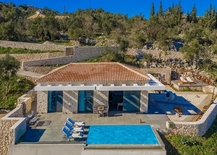 Nikolakos Villa